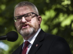Polskie Radio odwołuje wynajęcie sali na Zjazd Tysiąclecia. Powodem obecność Grzegorza Brauna
