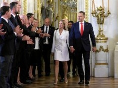 Pierwsza dama Marta Nawrocka: lojalna żona, matka trojga dzieci. Obroni kobiety czy zamilknie?