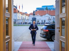 Zaprzysiężenie Karola Nawrockiego. Obejmie urząd, przemówi trzy razy. Tusk: Poradzimy sobie