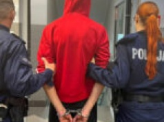 Kradzież samochodu sprzed posesji w Szprotawie. W środku były narzędzia