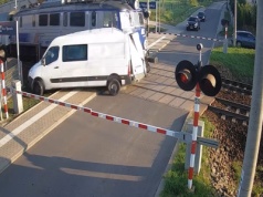 Dramatyczne zdarzenie na przejeździe kolejowym pod Krakowem. 