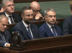 Tak Tusk zareagował na słowa Nawrockiego podczas zaprzysiężenia. Uchwycono jeden szczegół