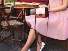 Gdzie położyć torebkę w restauracji? Mini savoir-vivre, który zmieni twój komfort przy stole
