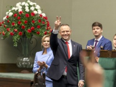 A więc wojna. Nawrocki idzie na rozbicie, mruga do Hołowni i lewicy. Koalicji to źle wróży