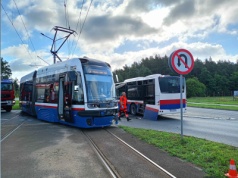 Zderzenie tramwaju z autobusem w Bydgoszczy. Są ranni