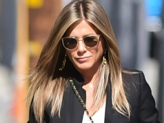Ma 56 lat, nie ma męża, nie została matką. Jennifer Aniston łamie schematy i pisze nową definicję szczęścia
