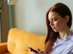 SMS od kuriera albo banku? Nie daj się złapać w pułapkę oszustów