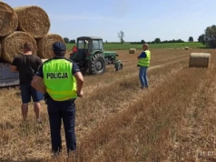 Żniwa 2025: jaki mandat za nieprawidłowo zabezpieczony ładunek przyczepy rolniczej?