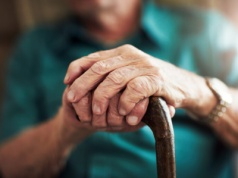 Kutno: seniorzy otrzymają nowe “opaski ratujące życie”. Poprzednim skończył się okres gwarancyjny