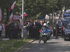 Kolumna Nawrockiego nagle stanęła. Niespodziewane zachowanie prezydenta