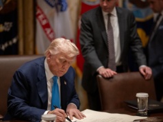 Trump uderza w Indie. Dodatkowe cło za import rosyjskiej ropy
