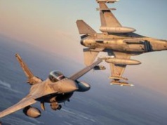 F-16 nad Warszawą. Karol Nawrocki przejął zwierzchnictwo nad Siłami Zbrojnymi