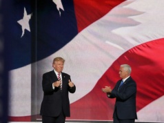 Donald Trump wysłał Karolowi Nawrockiemu nietypowy prezent