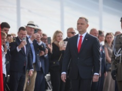 Przywitanie prezydenta z żołnierzami robi furorę w sieci!