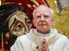 Abp Jędraszewski zabetonował się w Krakowie. 