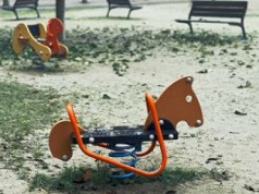 Jest w rejestrze pedofilów, pojawił się na sejmowym posiedzeniu zespołu zajmującego się ochroną dzieci. 