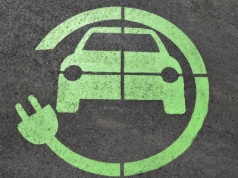 Do czego stare akumulatory z elektryków przydają się na lotnisku?
