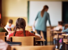 Zmiany w Karcie Nauczyciela. Dla niektórych nawet na 400 proc. wynagrodzenia. MEN podało warunki