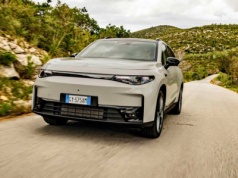 Nowa wersja Leapmotora C10 – chińskiego SUV-a Stellantisa – z napędem 4x4 i mnóstwem mocy