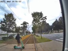 Szczecin: 19-latek wjechał pod tramwaj na hulajnodze. Teraz zapłaci za naprawę [WIDEO]