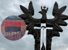 Pomnik „Rzeź Wołyńska” na Podkarpaciu zniszczony. Pojawił się napis „Sława UPA” [ZDJĘCIA]