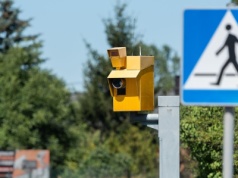 Pojechał zbyt szybko i nie otrzymał mandatu. Uratował go jeden szczegół