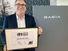 Szef marki Dacia trafił do galerii sław motoryzacji. To on odpowiada za sukcesy modeli Duster, Bigster i Sandero