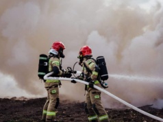 Pożar w gospodarstwie pod Dobrym Miastem – ponad 500 martwych zwierząt