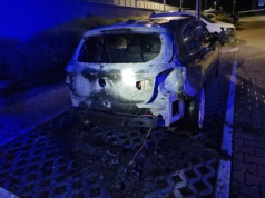 Kilka samochodów spłonęło nocą w Bydgoszczy. Policjanci podejrzewają podpalenie [ZDJĘCIA]