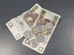 Zamiast 300 złotych jest 30. Niektórzy seniorzy rozczarowani rentą wdowią