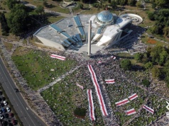 Warszawa okaże Białorusinom solidarność biało-czerwono-białą iluminacją