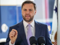 J.D. Vance chciał popływać kajakiem. Podniesiono dla niego poziom wody w rzece