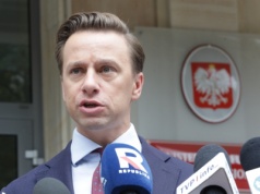 Afera KPO. Bosak z interwencja w Ministerstwie FiPR: „Nie chodzi tylko o KPO. To jest psucie gospodarki” [VIDEO]