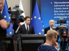 Resort finansów chce grzebać w fundacjach rodzinnych. Ryzykuje wetem Nawrockiego i napięciami w koalicji