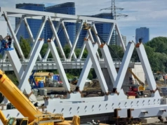 Pociągi przejadą przez plac budowy. Obok centrum Katowic powstają nowe wiadukty