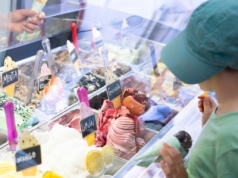 „Naturalne” tylko z nazwy. Niepokojące wyniki kontroli lodów