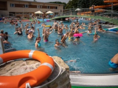 Aktywny weekend na basenach otwartych ROSiR. AquaFitness pod gołym niebem