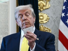 Trump chciał bezpośredni telefon do Tuska? 