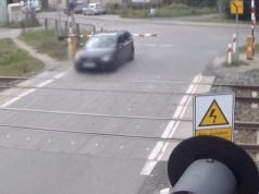 Kierująca Volvo pokazała, jak nie ratować swojego życia. Teraz słono zapłaci