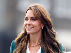 Kate tak przyciąga wzrok. Po prostu wychodzi i dzieje się magia