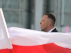 Zwycięstwo Nawrockiego to wygrana prawicowej międzynarodówki. Kasa płynie z USA i Węgier