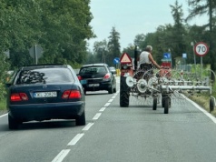 Rolnicy na drodze mają przywileje. Tego kierowcy aut często nie wiedzą