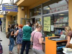 ZUS już wysyła dodatkowe pieniądze rodzicom. Wystarczy wypełnić krótki wniosek