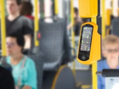 We wszystkich autobusach i tramwajach ZTM można już zapłacić za przejazd kartą