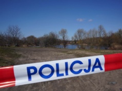 Wielkopolska. Odnaleźli wrak auta 5 metrów pod lustrem wody. W środku były dwa ciała