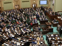 Koalicja KO z Konfederacją? Polacy zabrali głos w nowym sondażu
