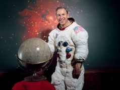 Zmarł Jim Lovell. Człowiek, który znał smak ciszy między gwiazdami