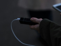 Tych powerbanków nie zabierzesz ze sobą w podróż samolotem!