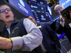 „Jesteśmy w nowej hossie”, ale z drugiej strony „rynek ignoruje ryzyko recesji”. Kto ma rację na Wall Street?