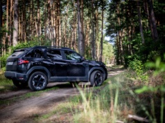 Ta nowa Dacia Duster z mocnym silnikiem przejedzie 1136 km bez tankowania. Żaden Chińczyk nie ma szans